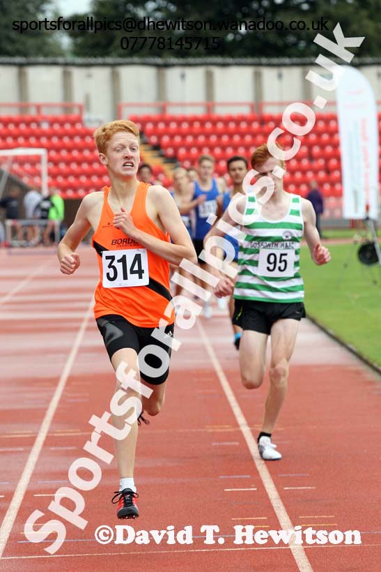 Mens under-17s 800 metres, Gateshead Tartan Games. Phot: David T. Hewitson/Sports for All Pics